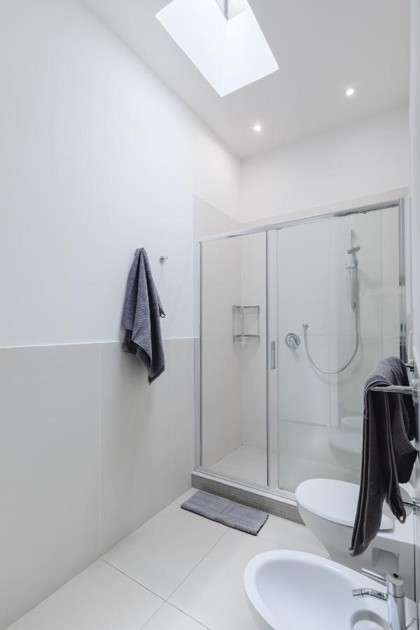 Elegante E Classico Attico Con Terrazzo Privato Vicino Al Vaticano Apartamento